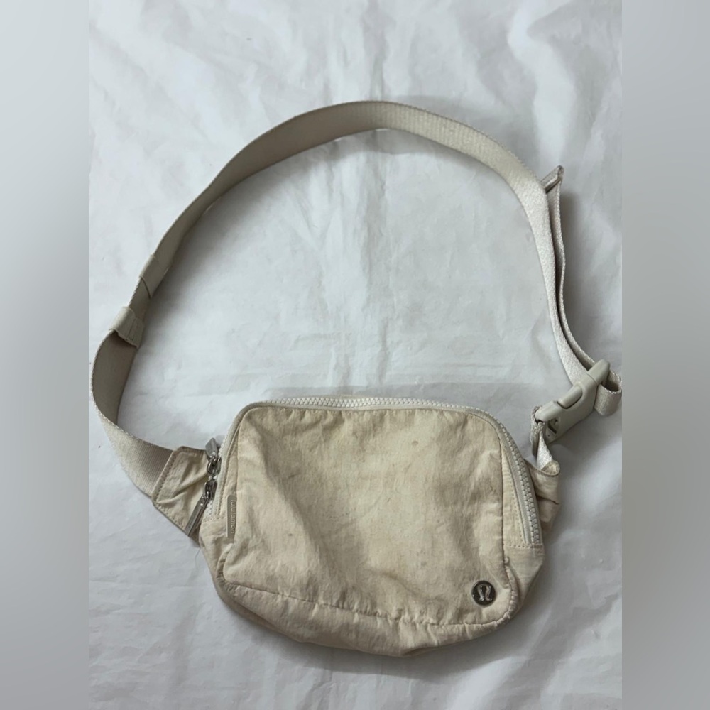 Lululemon Beige Mesh Bag‎